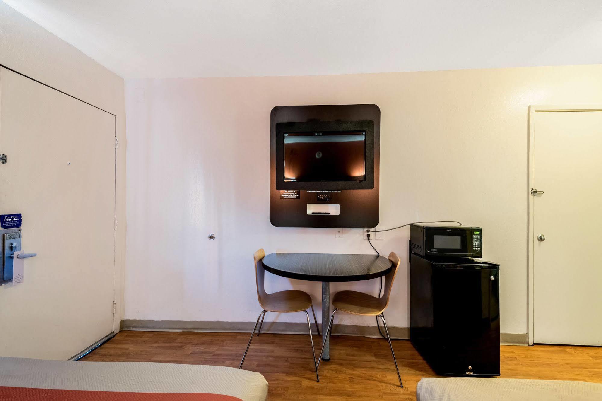 Rodeway Inn Монтгомері Екстер'єр фото