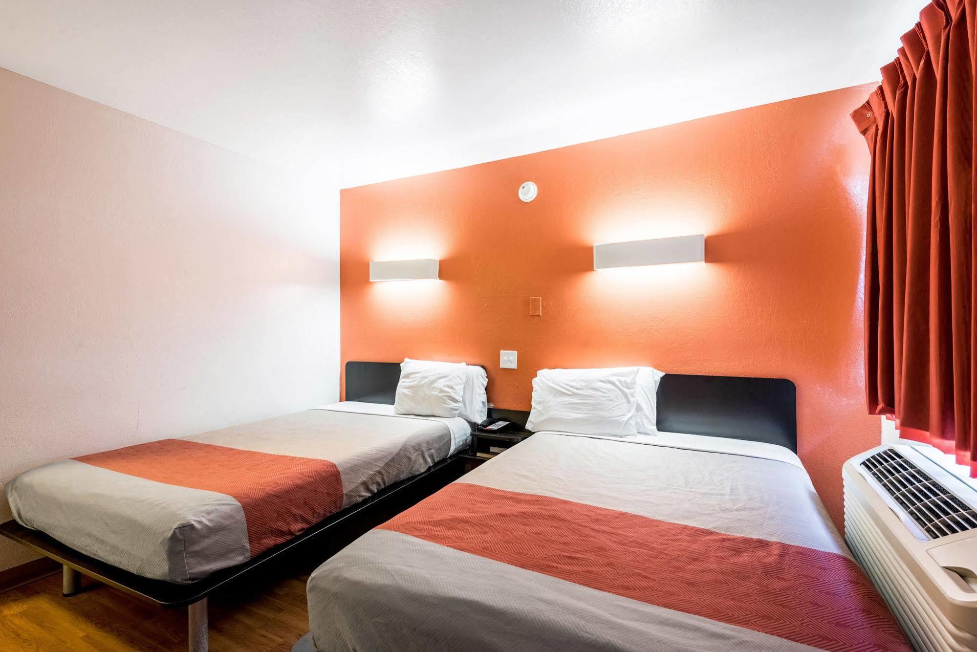 Rodeway Inn Монтгомері Екстер'єр фото